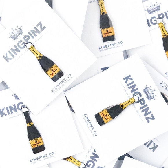 Clicquot Champagne Lapel Pin - Picture 2 of 2